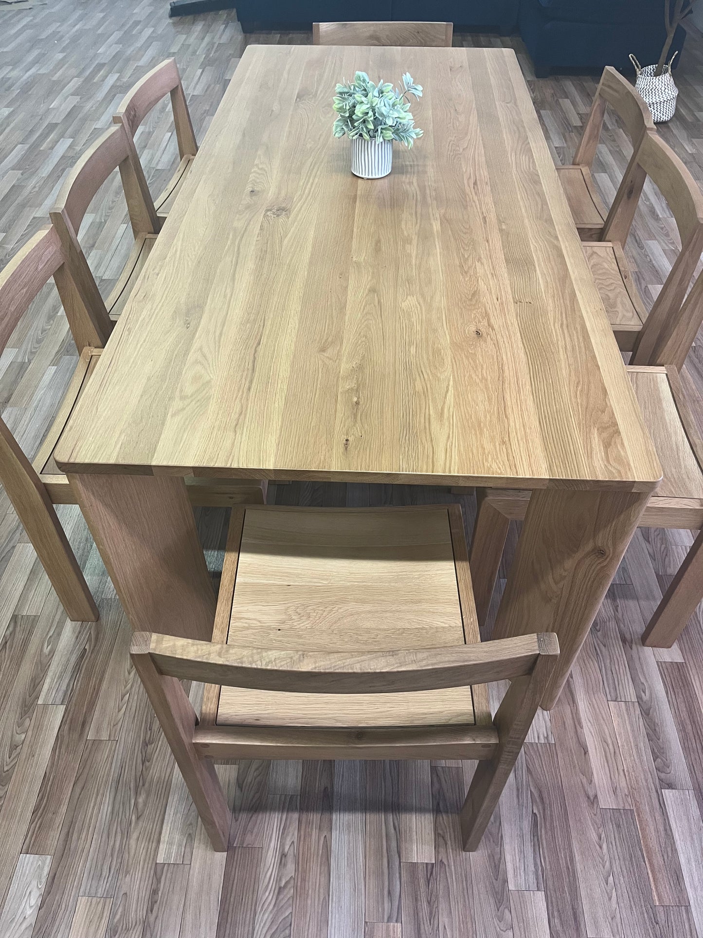 Sundays Frame Dining Table and Plane Chairs