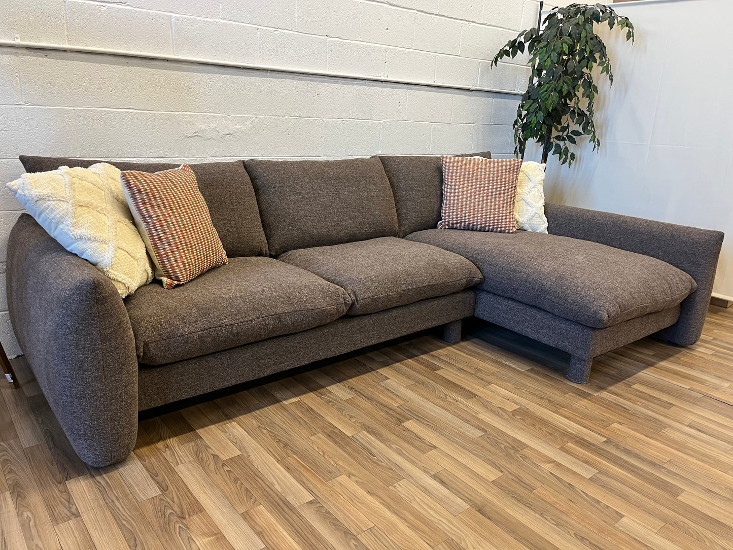 Bellamia Collections Cora Sectional - Right-Hand Facing